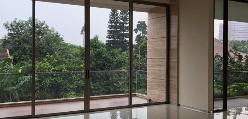 Rumah BERGAYA RESORT, MODERN & MEWAH 3 lantai Pakai Lift Otis