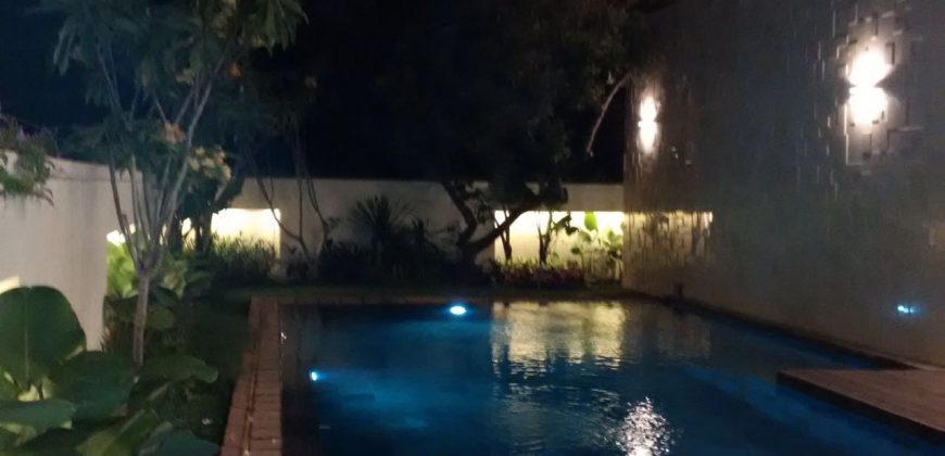 Rumah BERGAYA RESORT, MODERN & MEWAH 3 lantai Pakai Lift Otis