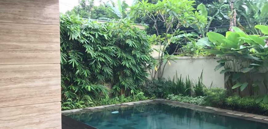 Rumah BERGAYA RESORT, MODERN & MEWAH 3 lantai Pakai Lift Otis
