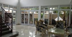 Rumah Kayu Putih Pulo Gadung