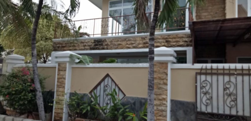 Rumah Kayu Putih Pulo Gadung