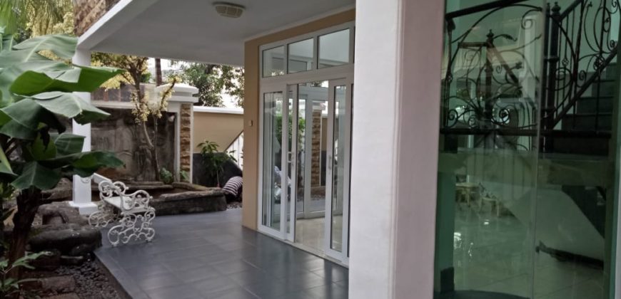 Rumah Kayu Putih Pulo Gadung