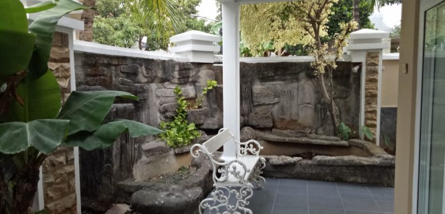 Rumah Kayu Putih Pulo Gadung