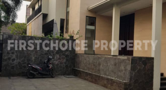 DIJUAL RUMAH MODERN DI AMPERA SWIMMING POOL