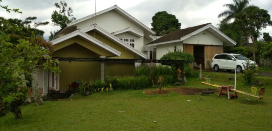 Dijual Villa di Cisarua Bogor