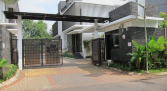 Disewakan Rumah di Dalam Townhouse Kemang Selatan