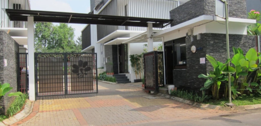 Disewakan Rumah di Dalam Townhouse Kemang Selatan