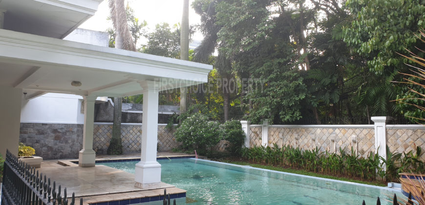 Disewakan Rumah di Menteng Semi Furnish ada Kolam Renang