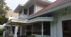 Disewakan Rumah di Menteng Semi Furnish ada Kolam Renang
