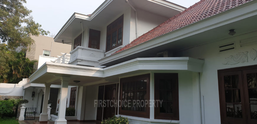 Disewakan Rumah di Menteng Semi Furnish ada Kolam Renang