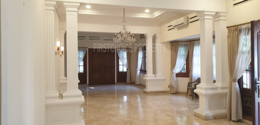 Disewakan Rumah di Menteng Semi Furnish ada Kolam Renang