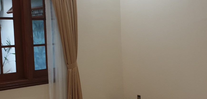 Disewakan Rumah di Menteng Semi Furnish ada Kolam Renang