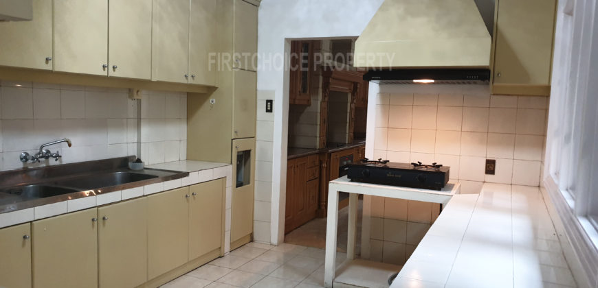 Disewakan Rumah di Menteng Semi Furnish ada Kolam Renang
