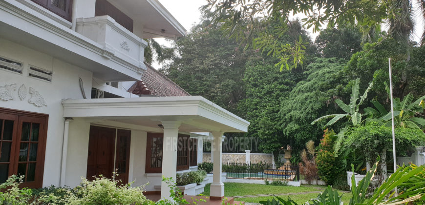 Disewakan Rumah di Menteng Semi Furnish ada Kolam Renang