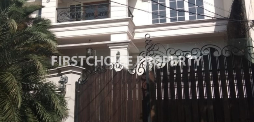 Dijual Rumah di Taman Lebak bulus