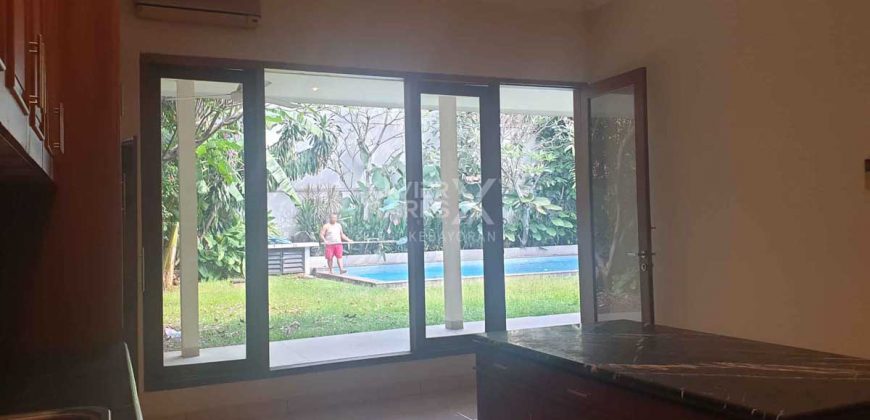 Rumah Modern Dalam Komplek