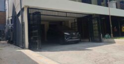 Rumah Mewah Besar di Kebayoran Baru