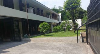 Rumah Mewah Besar di Kebayoran Baru