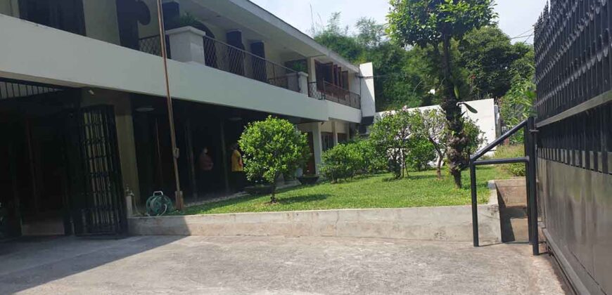 Rumah Mewah Besar di Kebayoran Baru