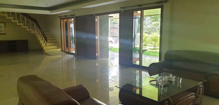 Rumah Mewah Besar di Kebayoran Baru