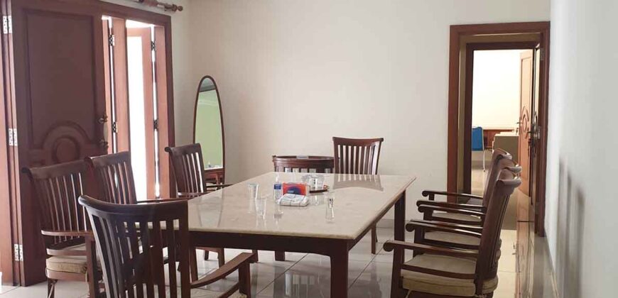 Rumah Mewah Besar di Kebayoran Baru