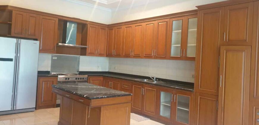 Tropical modern house at kemang