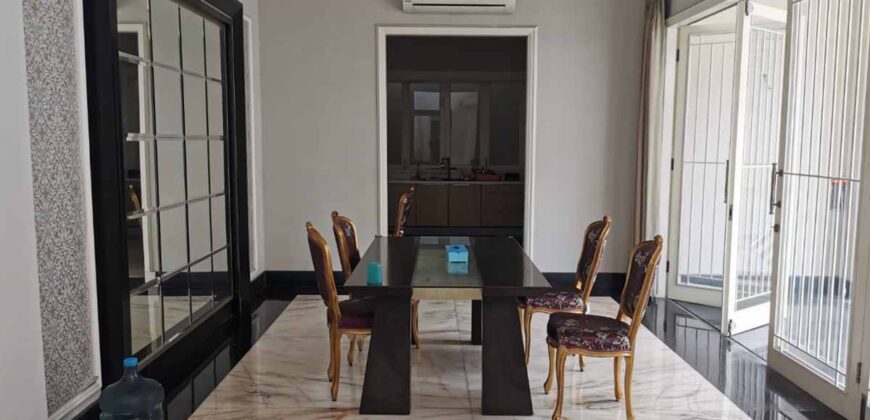 Dijual rumah modern Classic di Pejaten