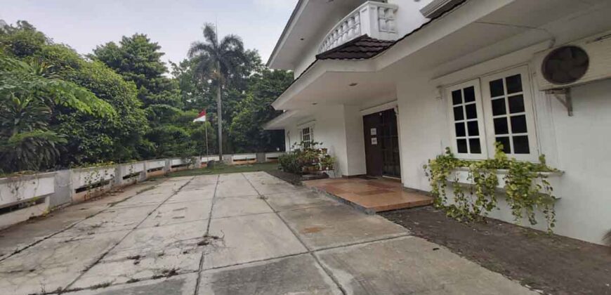 Rumah Besar di Kebayoran Baru Posisi di Hook