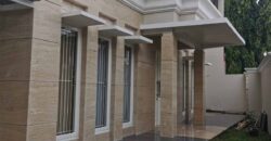 Dijual rumah modern Classic di Pejaten