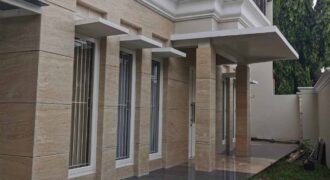 Dijual rumah modern Classic di Pejaten