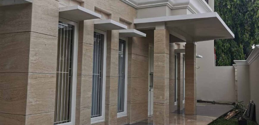 Dijual rumah modern Classic di Pejaten