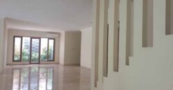 Tropical modern house at kemang