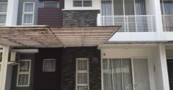 Golf Lake Residence Cengakreng