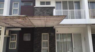 Golf Lake Residence Cengakreng