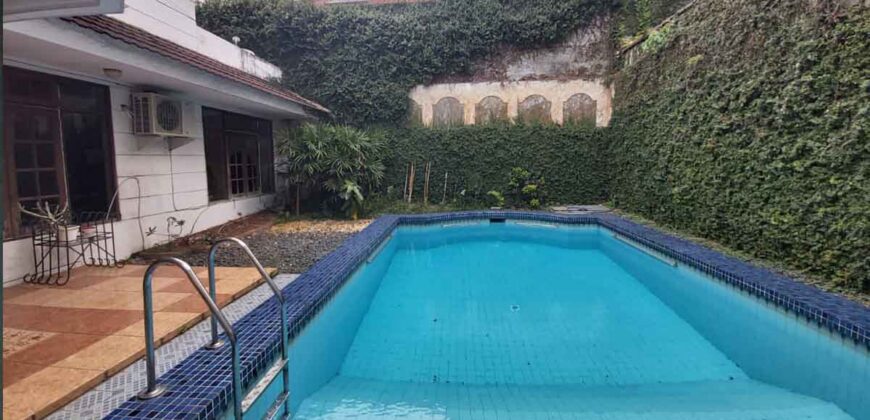 Rumah Besar di Kebayoran Baru Posisi di Hook
