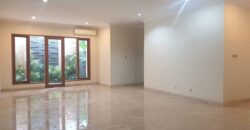 Tropical modern house at kemang