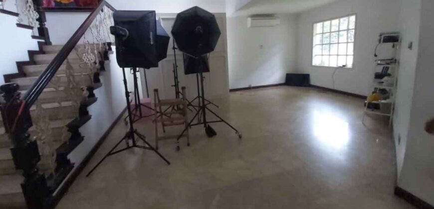 Rumah Besar di Kebayoran Baru Posisi di Hook