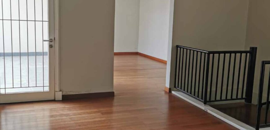Dijual rumah modern Classic di Pejaten