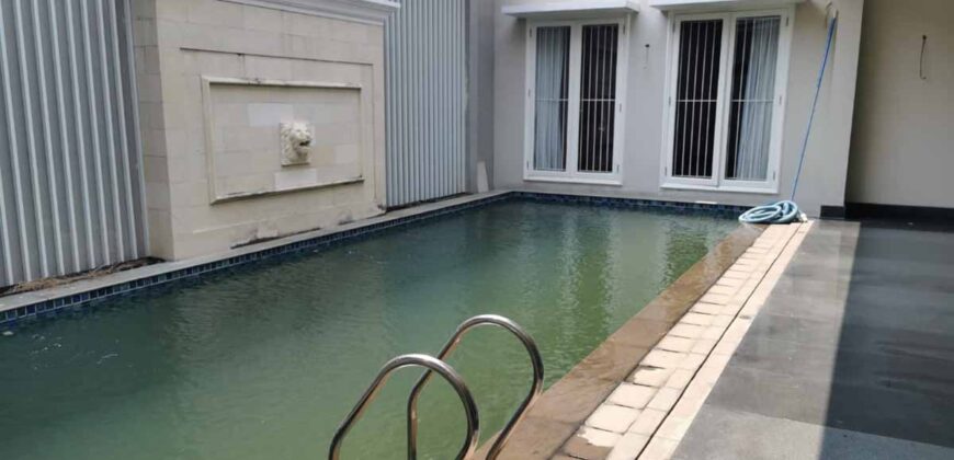 Dijual rumah modern Classic di Pejaten
