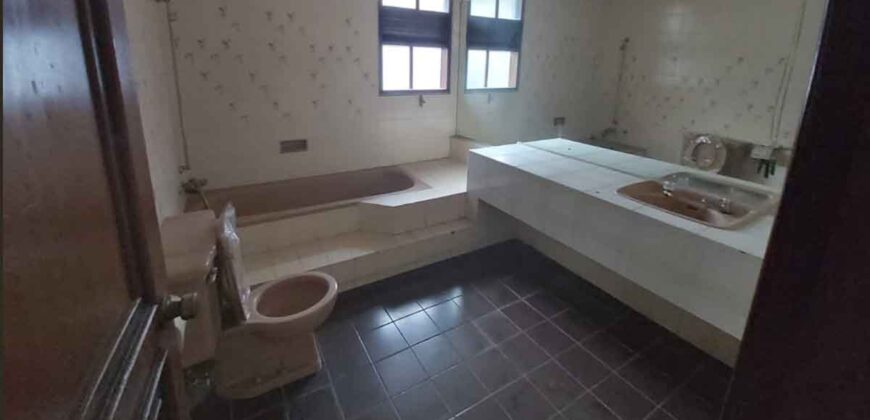 Rumah Besar di Kebayoran Baru Posisi di Hook