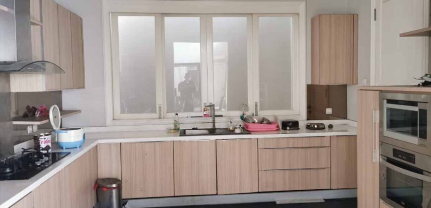 Dijual rumah modern Classic di Pejaten