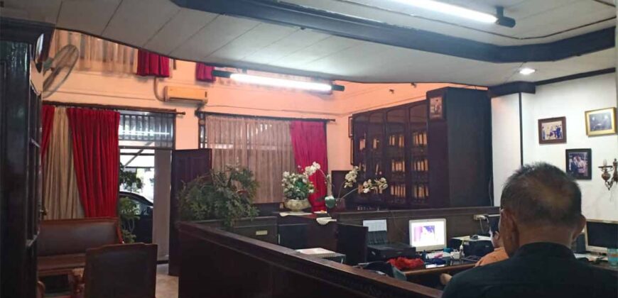 Rumah Bagus di Pinggir Jalan Raya