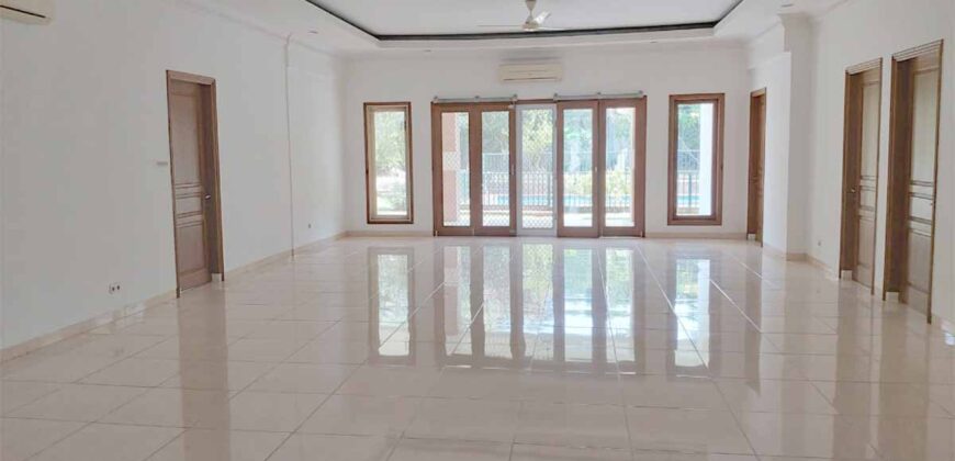Disewakan Rumah di Kemang ada Kolam Renang