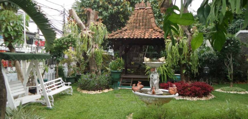 Rumah Mewah di Tebet Ada Taman Bermain