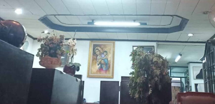 Rumah Bagus di Pinggir Jalan Raya