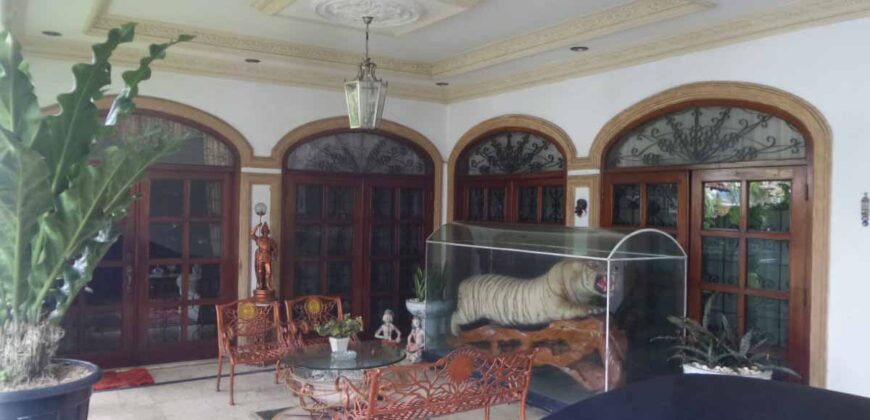 Rumah Mewah di Tebet Ada Taman Bermain