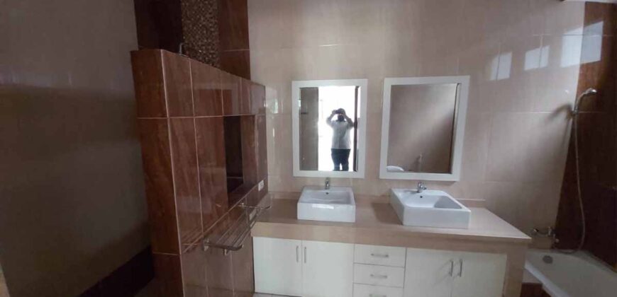 Disewakan Rumah di Kemang ada Kolam Renang