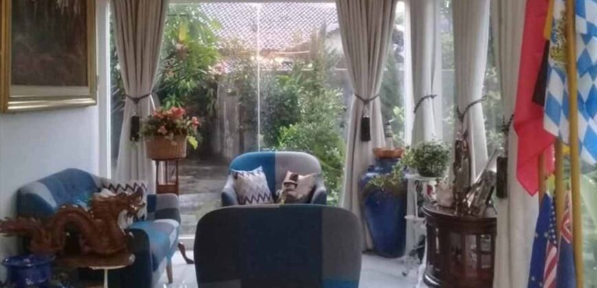 Dijual Rumah berikut isinya