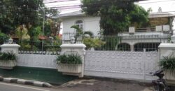 Rumah Mewah di Tebet Ada Taman Bermain