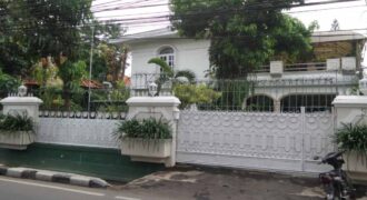 Rumah Mewah di Tebet Ada Taman Bermain